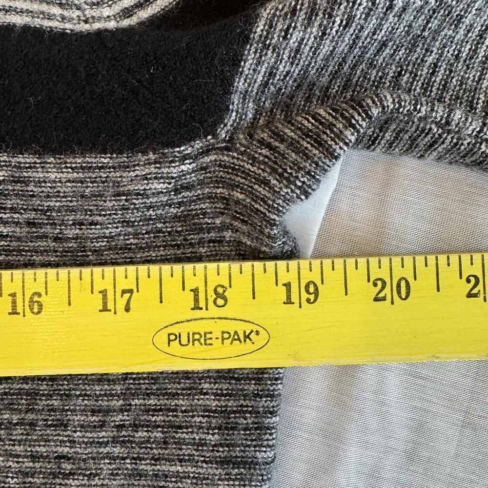Saks Fifth Striped Gray Tan Sweater Extra Fine Merino Wool Pullover Crewneck Med - Picture 8 of 9